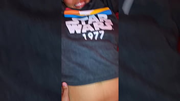 Ela tava só de blusa e toca mas com a bucetinha de fora ficou facinha pra rola entrar