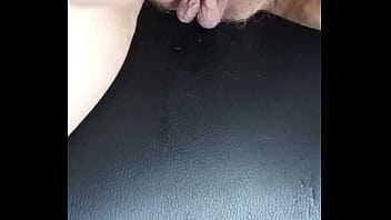 Moglie incinta si eccita e sborra come una troia