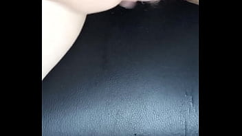 Moglie incinta si eccita e sborra come una troia