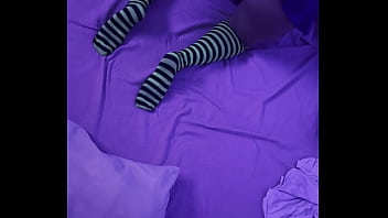 Atrapada masturbandose por compañero de cuarto