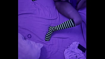 Atrapada masturbandose por compañero de cuarto