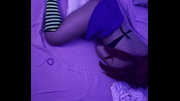 Atrapada masturbandose por compañero de cuarto