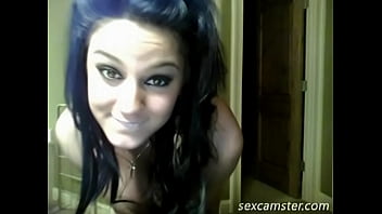 Cutey uses massager on throbbing clitoris