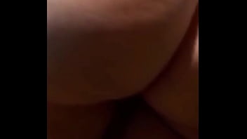 El amigo de mi novio me hace llegar al orgasmo