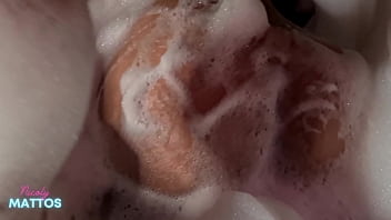 Pauzudo me fodeu gostoso no pelo na banheira do motel