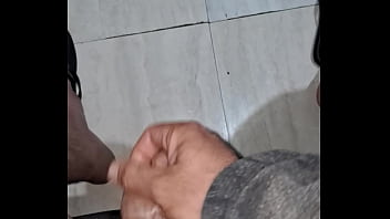 Meu mini pau esquentando e gozando