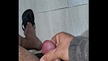 Meu mini pau esquentando e gozando