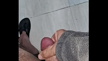 Meu mini pau esquentando e gozando