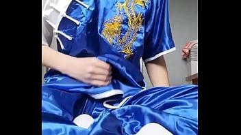 蓝色武术服打飞机