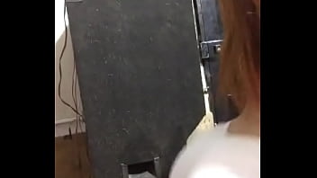 Chica de tk tk con el culo grande