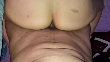 Pov hermanastra cachonda se acuesta en mi cama y pide sexo sin control
