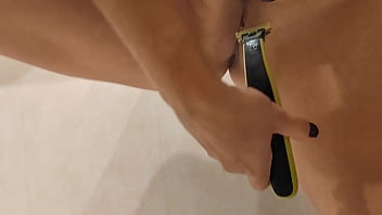 Pussy shaving close up from sexy girlfriend