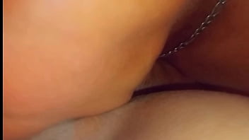 Velho safado chupa buceta colegial putinha