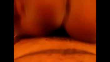 Coroa sentando gostoso