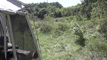 Risky camping blowjob while nobody sees