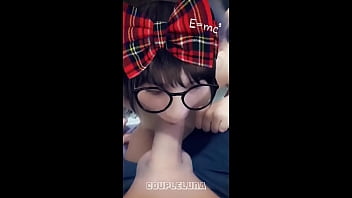 Aluna estava de recuperação no colégio e teve que chupar o cacete do professor depois da aula será que ela vai passar na prova quando voltou pra casa ainda deu a bucet