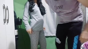 My girlfriend did a deep blowjob after us playing free fire i came a lot on her huge breasts