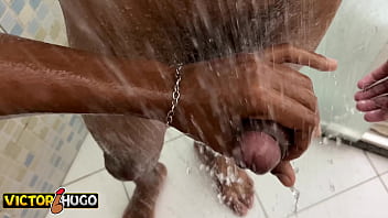 Lavando a pica do ator depois da gravação bastidores oficial