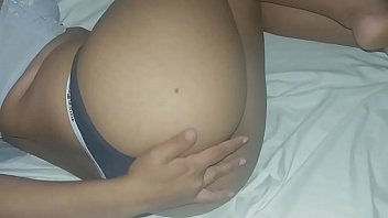 Increible sexo anal su hermanastro le destrosa el culo con su polla negra por peder una apuesta