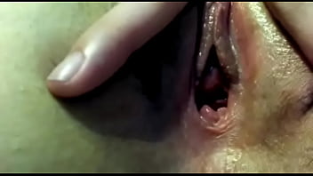 Gaucha cachoeirinha batendo siririca