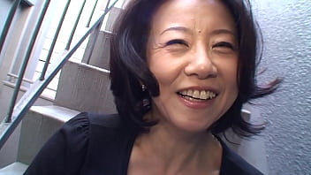 Asian mom junko sakashita got so excited by a guy that she showed her boobs on the street