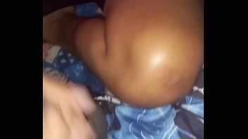 Meia irmã chupa pau e depois beija namorado gosada