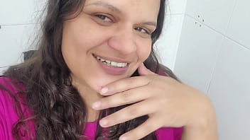 Ornesto da feira livre do meu bairro te vejo todo suado e corro para caasa me masturbar