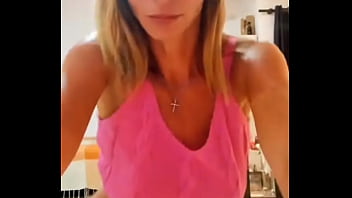 Sole moviendo el culo