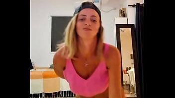 Sole moviendo el culo