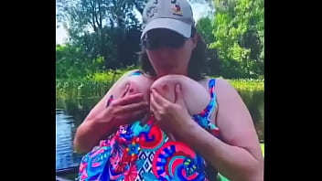 Mom cums in 3 seconds