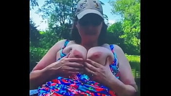 Mom cums in 3 seconds