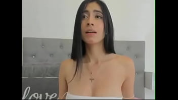 Annismile luciendo movimiento sexy