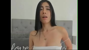 Annismile luciendo movimiento sexy