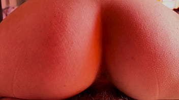 La cameriera nasconde la vera passione