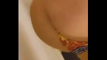 Ebony in yellow twerking