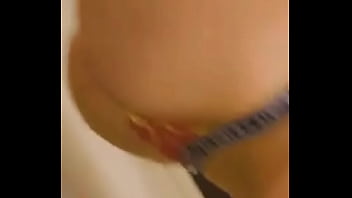 Ebony in yellow twerking