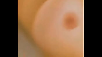 Ebony in yellow twerking