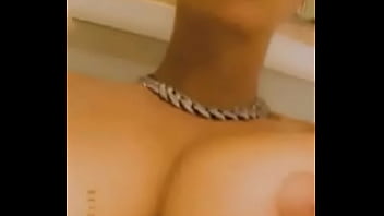 Ebony in yellow twerking