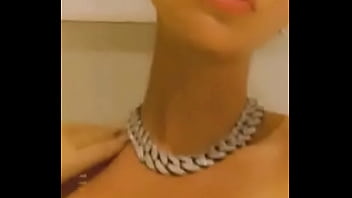 Ebony in yellow twerking