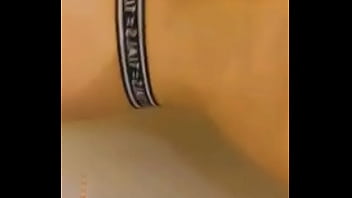 Ebony in yellow twerking