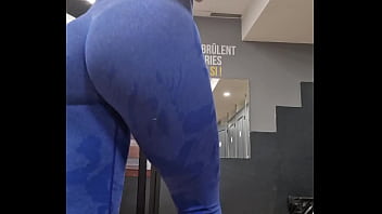 Séance de sport terminé je reste disponible pour des shows tous l après midi