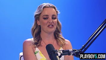 Australian milf blonde shows us how she masturbates and orgasms