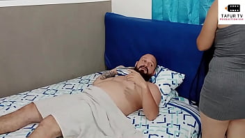 Los masajes de mi madrastra siempre me ponen cachondo y tengo que follarla Los masajes de mi madrastra siempre me ponen cachondo y tengo que follarla