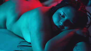 Lesbian scissoring & toes licking