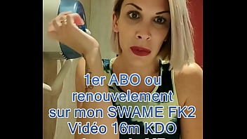 En direct de mon bureau je suis hyper chaude j'ai enlevé ma culotte et