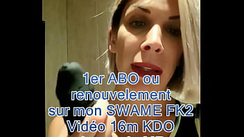 En direct de mon bureau je suis hyper chaude j'ai enlevé ma culotte et