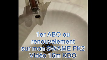 En direct de mon bureau je suis hyper chaude j'ai enlevé ma culotte et