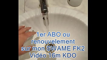 En direct de mon bureau je suis hyper chaude j'ai enlevé ma culotte et En direct de mon bureau je suis hyper chaude j'ai enlevé ma culotte et