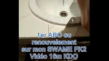 En direct de mon bureau je suis hyper chaude j'ai enlevé ma culotte et