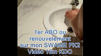 En direct de mon bureau je suis hyper chaude j'ai enlevé ma culotte et